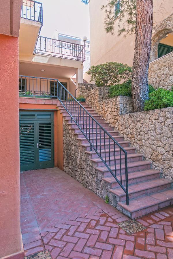 Apartments By The Sea Brela, Makarska - 16950 Kültér fotó