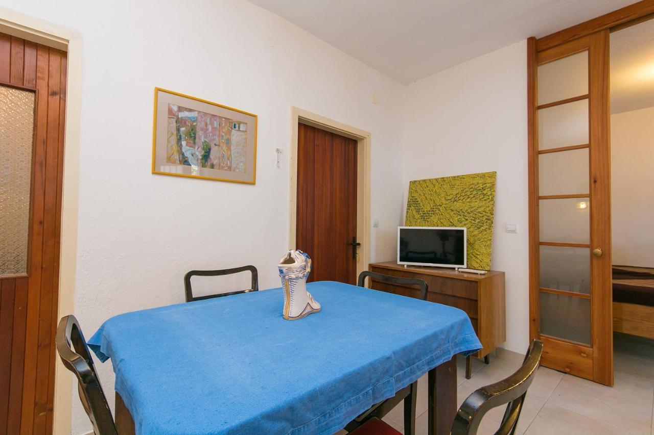 Apartments By The Sea Brela, Makarska - 16950 Kültér fotó