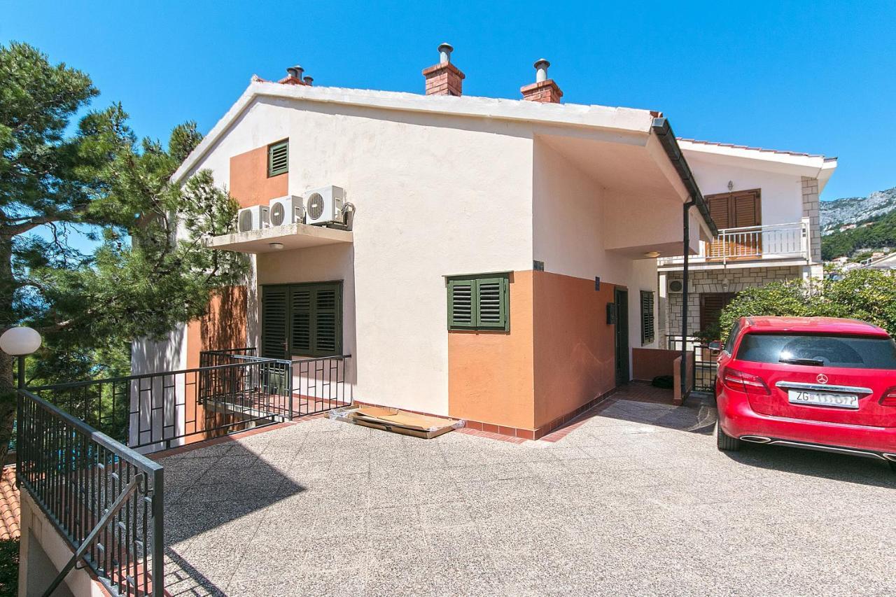 Apartments By The Sea Brela, Makarska - 16950 Kültér fotó