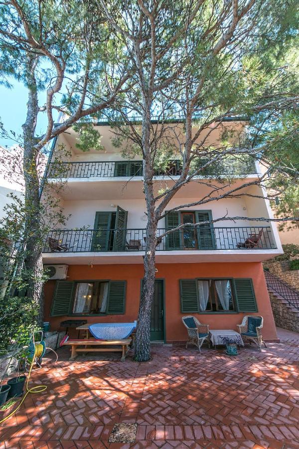 Apartments By The Sea Brela, Makarska - 16950 Kültér fotó