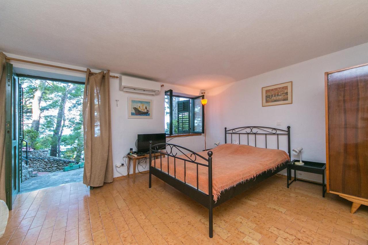 Apartments By The Sea Brela, Makarska - 16950 Kültér fotó