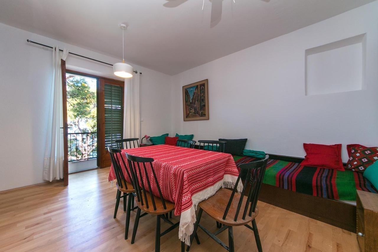 Apartments By The Sea Brela, Makarska - 16950 Kültér fotó