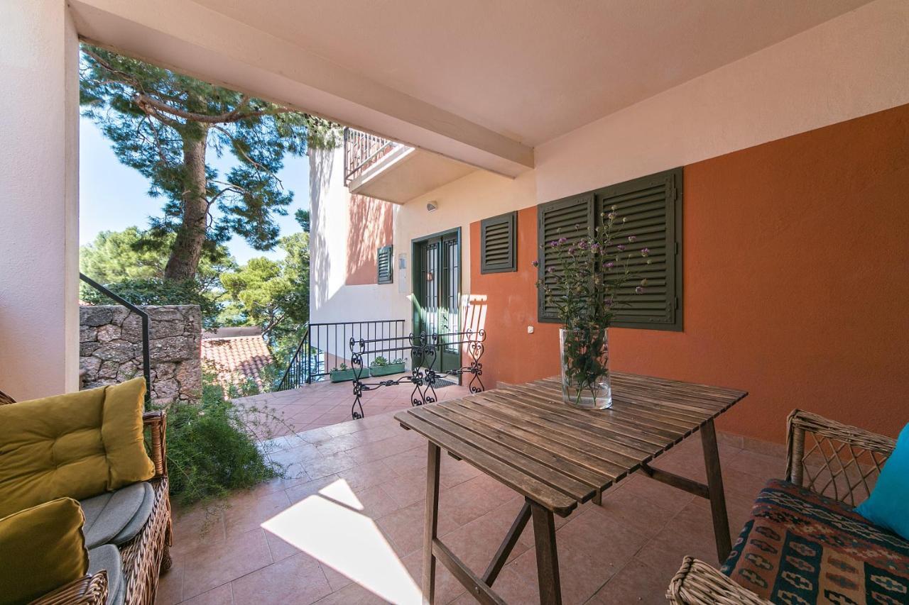 Apartments By The Sea Brela, Makarska - 16950 Kültér fotó