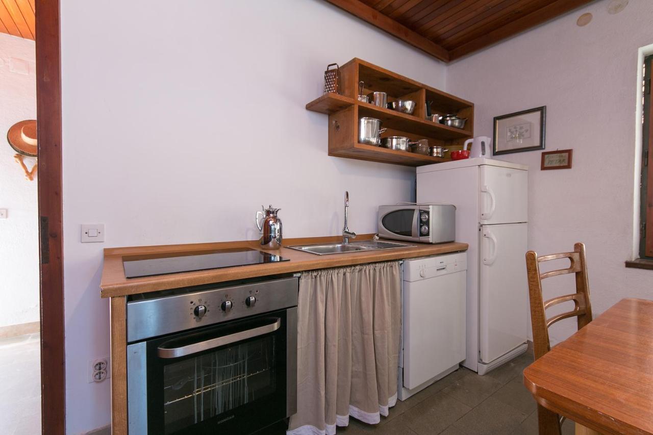 Apartments By The Sea Brela, Makarska - 16950 Kültér fotó