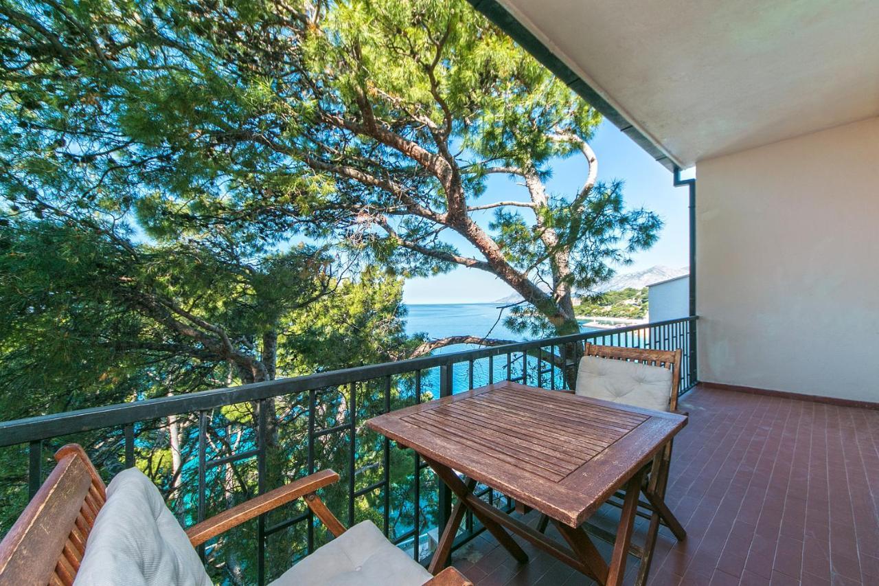 Apartments By The Sea Brela, Makarska - 16950 Kültér fotó