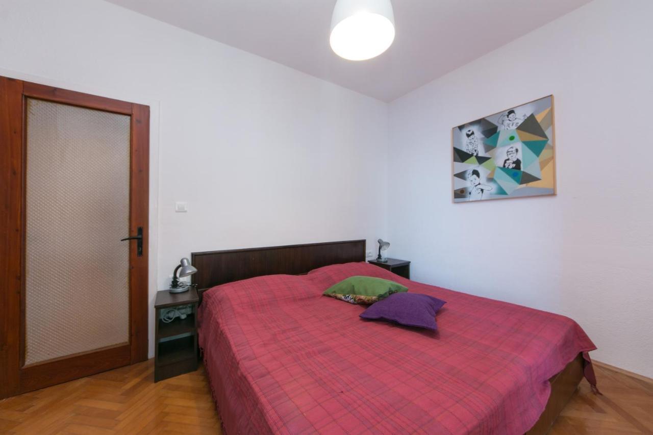 Apartments By The Sea Brela, Makarska - 16950 Kültér fotó